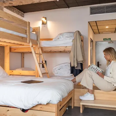 Ekoos Hostel, Eko Albergue *