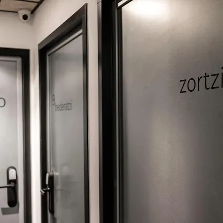 Albergue Ekoos Hostel, Eko