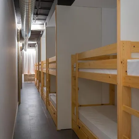Ekoos Hostel, Eko *