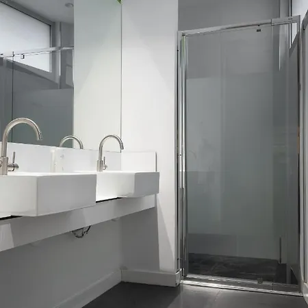 Ekoos Hostel, Eko بيت شباب