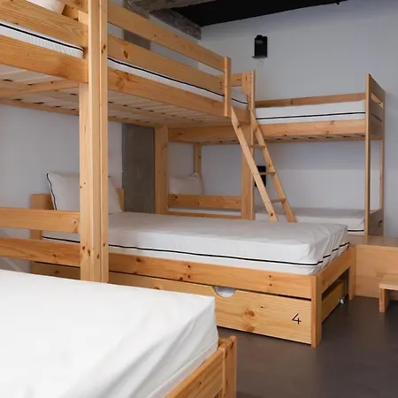 Ekoos Hostel, Eko