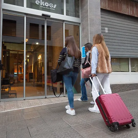 بيت شباب Ekoos Hostel, Eko *