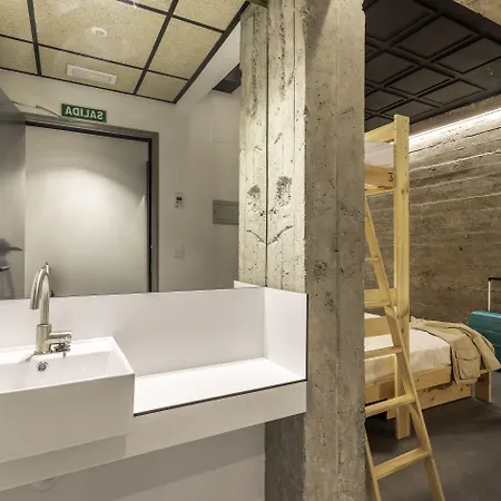 بيت شباب Ekoos Hostel, Eko