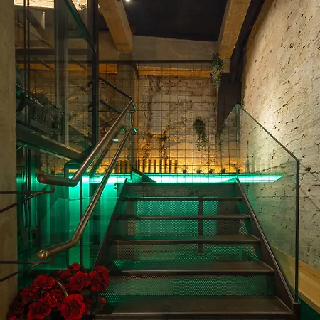 Ekoos Hostel, Eko *