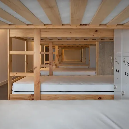 Ekoos Hostel, Eko *