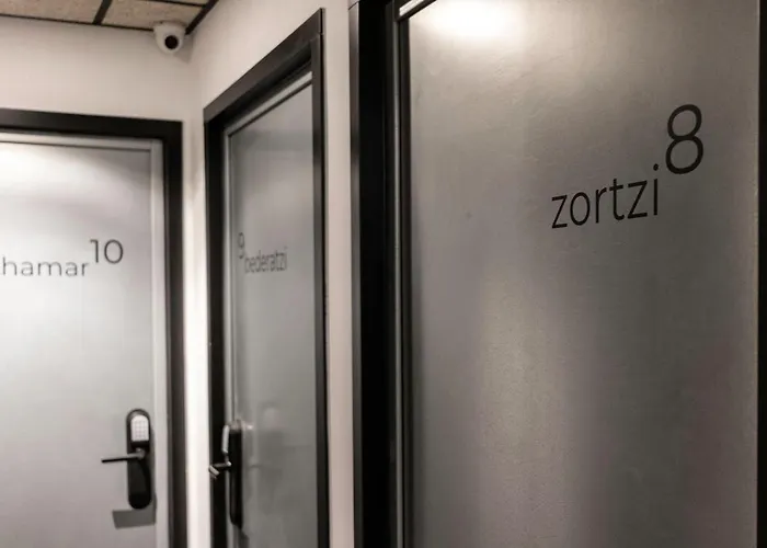 Albergue Ekoos Hostel, Eko